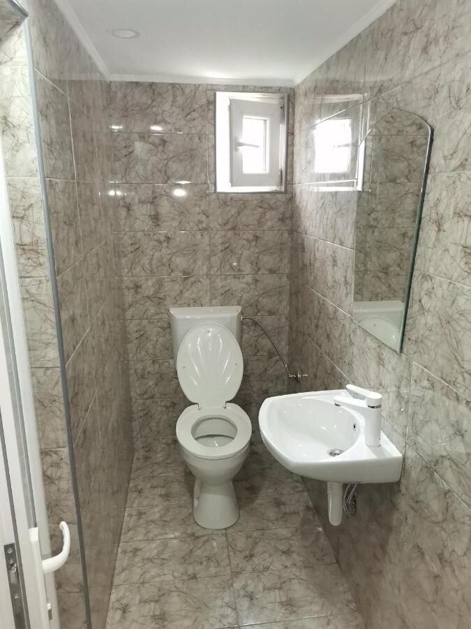 Deluks soba sa radnim stolom