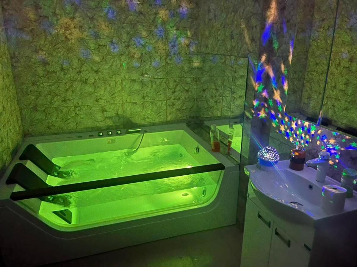 Studio sa hidromasažnom kadom
